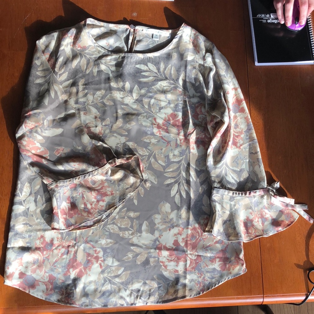 Bell sleeves blouse